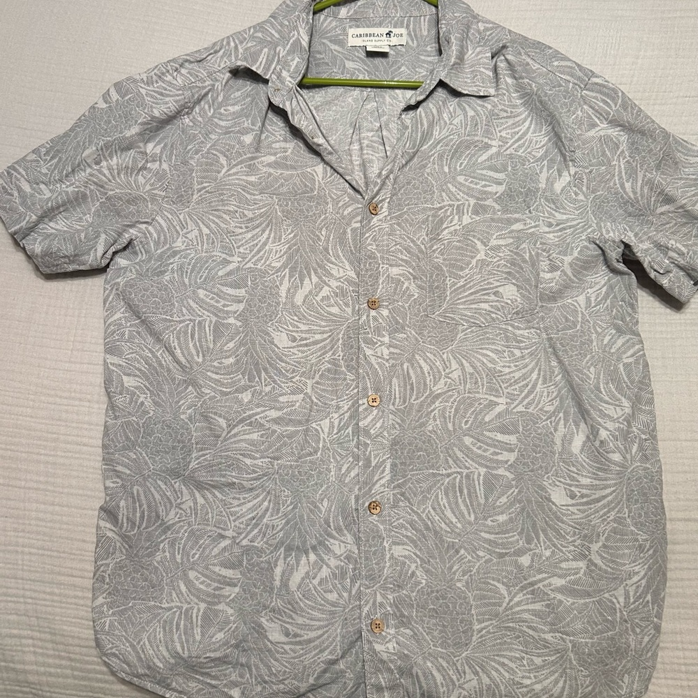 Caribbean Joe Light Gray Short-Sleeve Tropical Print Button-Down Shirt